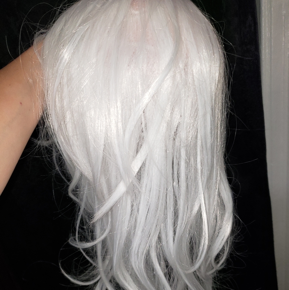 White wig - Picture 3 of 6